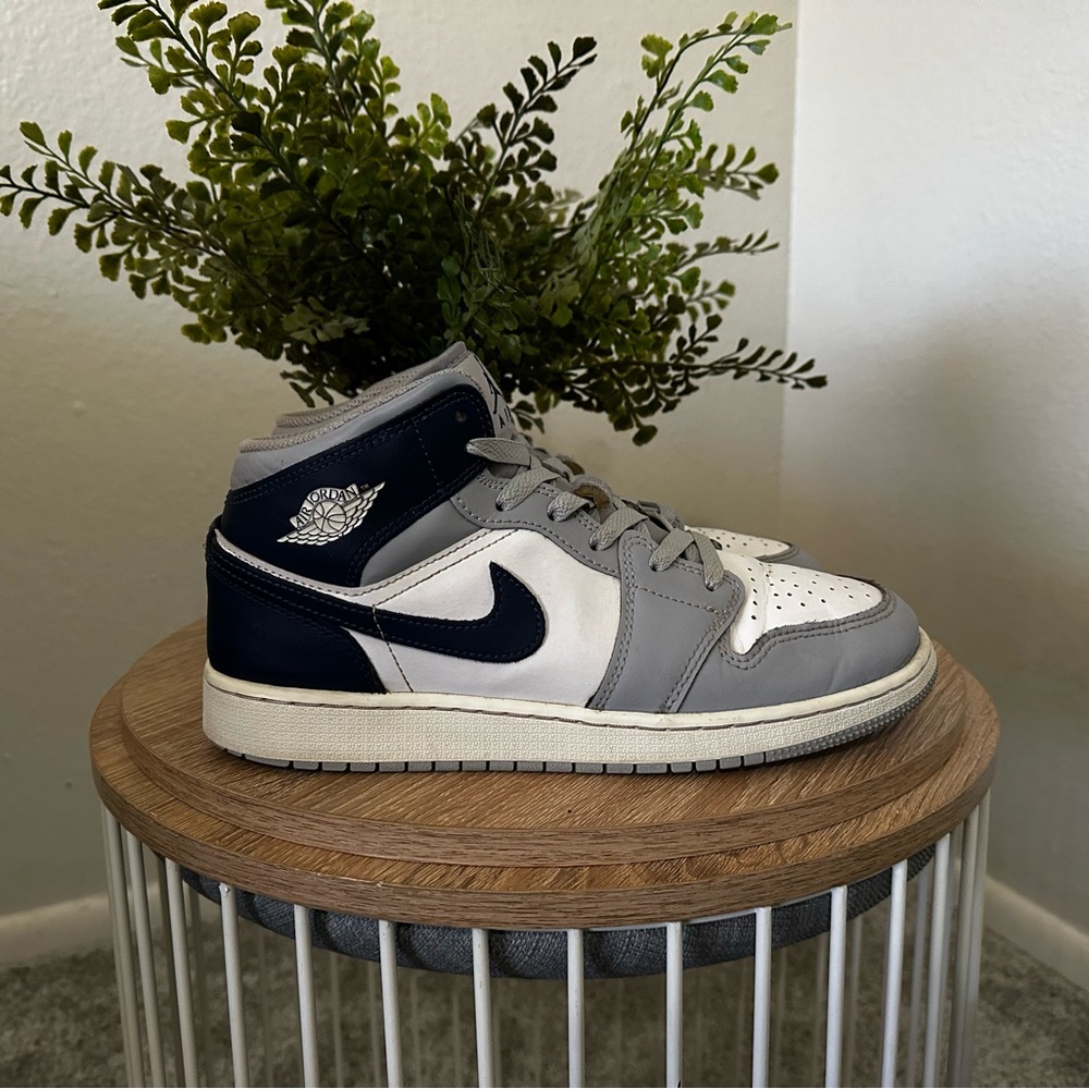 Jordan | Youth Size 7 Jordan 1 Mid Tops - Picture 2 of 16